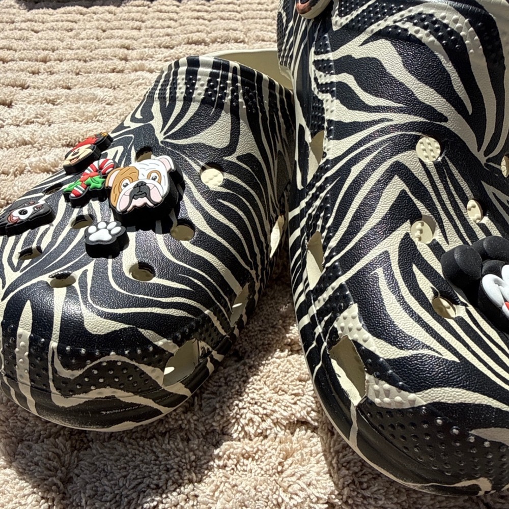 Crocs Classic Clogs Zebra Leopard Animal Print Mens 8 Womens 10 Mickey Jibbitz - Picture 2 of 7